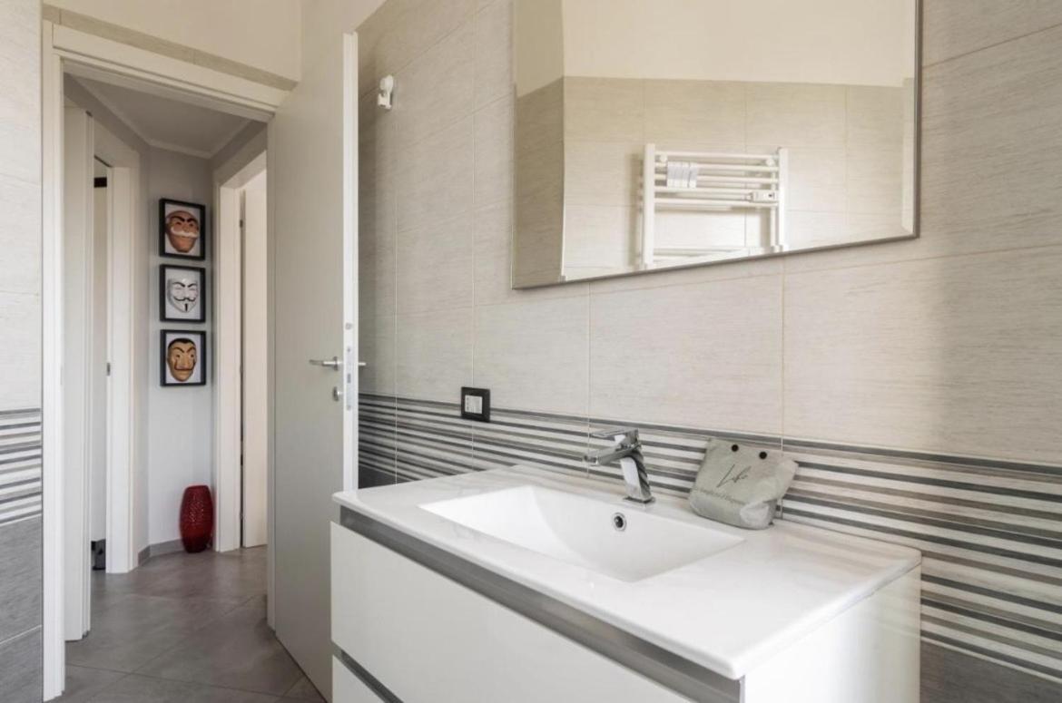 Luxury Apartment In Prada District Near Mm Brenta & Milan Center - Ideal For Business Profiles Екстер'єр фото